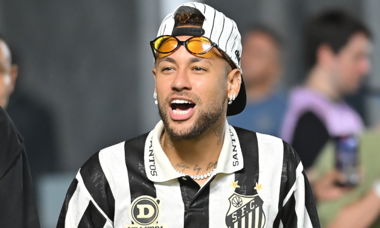 Neymar minimiza lesão e garante: ‘Panturrilha está inteira!’