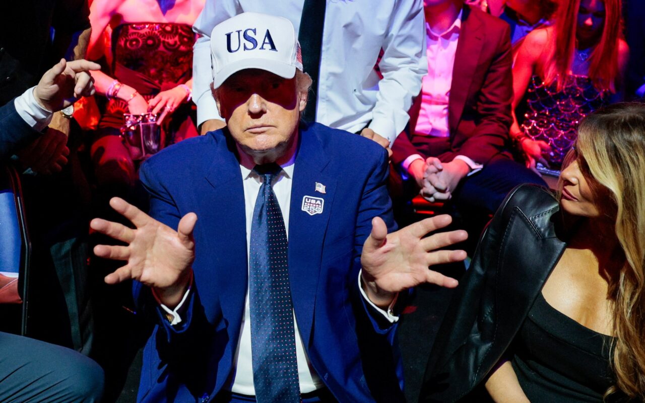 Nas vésperas do G7, Trump ameaça impor tarifa de 100% sobre vinhos franceses se país não eliminar imposto sobre big techs