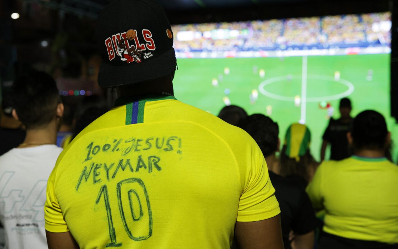 De olho na Copa, bares torcem por vitória da seleção para faturar: 'Jogos rendem até 90% a mais'