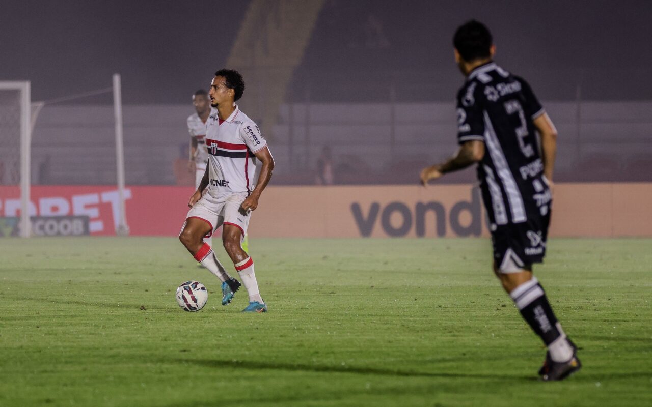 Artilheiro do Botafogo-SP na Série B vira desfalque contra Ceará