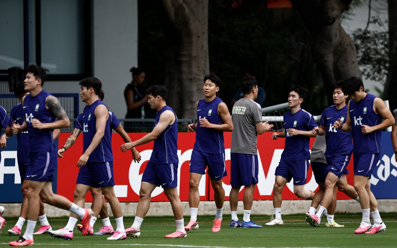 Drone sobrevoa treino da Coreia do Sul no México e é derrubado pelas autoridades