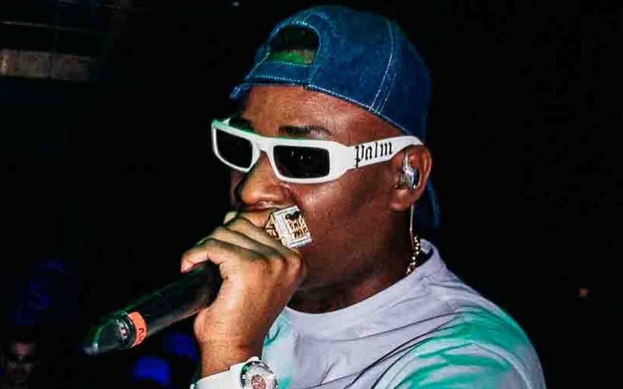Foragido, MC Negão Original lança música que chega ao top 20 do Spotify; entenda