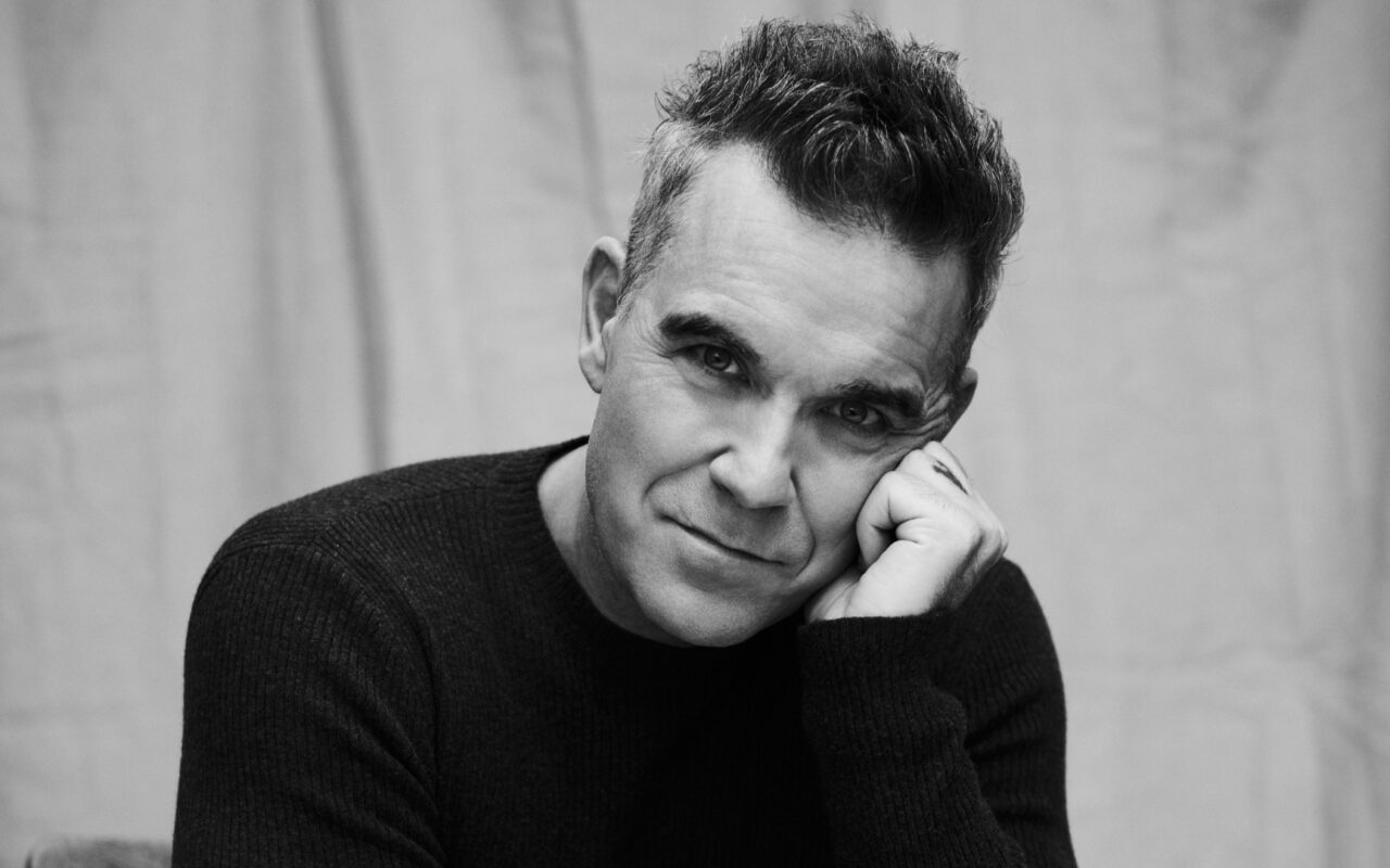 De volta ao país após 20 anos, Robbie Williams quer 'viver o Brasil de verdade’ pela primeira vez