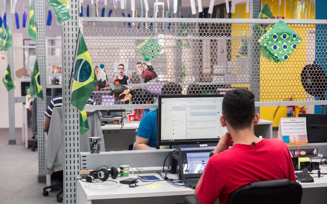 Vai assistir aos jogos da Copa durante o expediente? Veja como se comportar