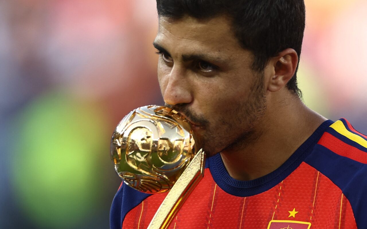 Real Madrid muda posição por Rodri e marca reunião para avançar em contratação, diz jornal