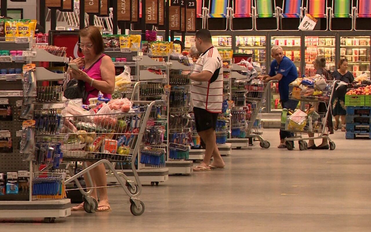 Supermercados fechados aos domingos: estudo aponta queda de faturamento das lojas no ES