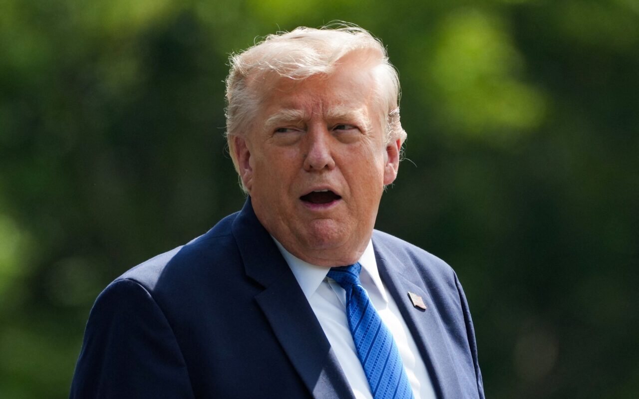 Gasolina sobe 30% nos EUA e Trump cobra petroleiras; entenda o que está por trás da alta