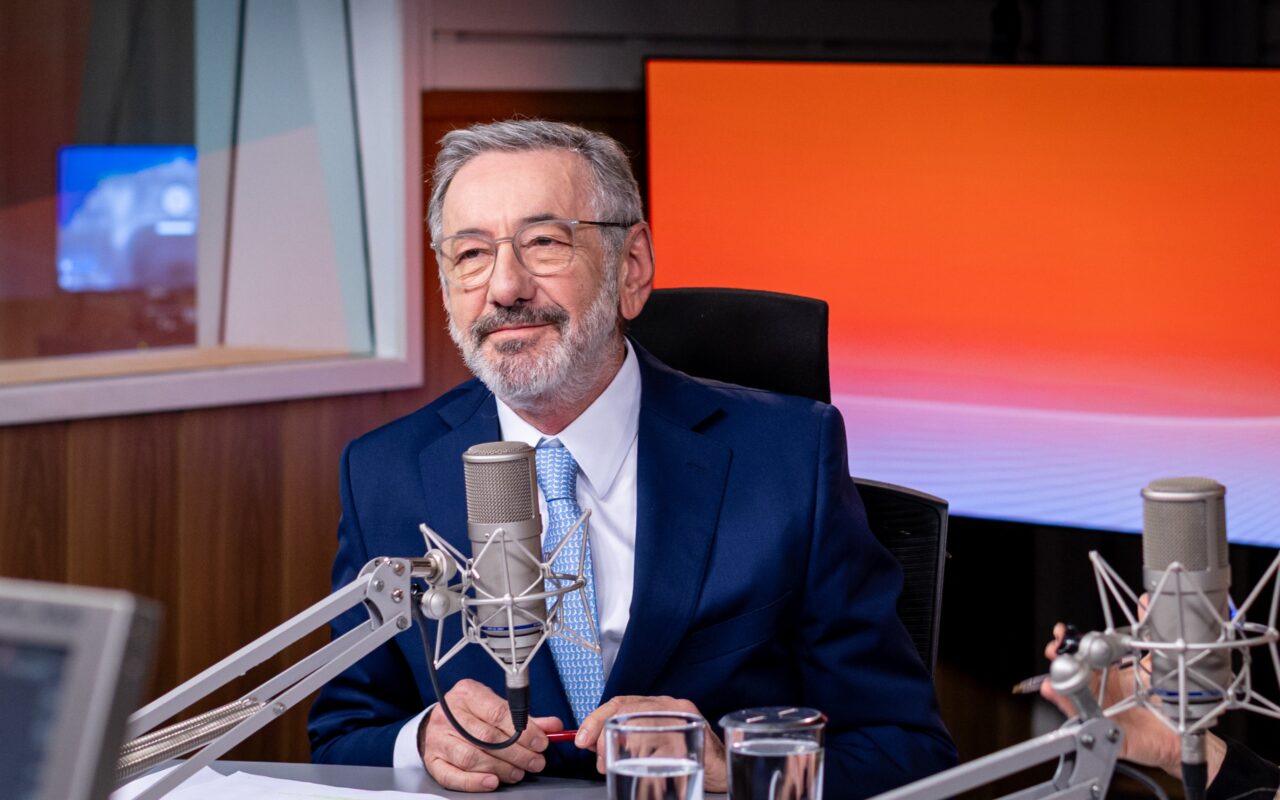 Ministro vai à Índia em busca de ampliar comércio em defesa, tecnologia e indústria; Brasil quer diminuir efeito do tarifaço dos EUA