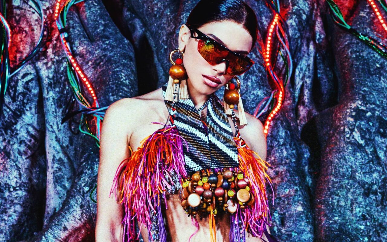 Finda a 'Equilibrium tour', Anitta anuncia agenda do show carnavalesco que fará no verão, em janeiro, por oito cidades
