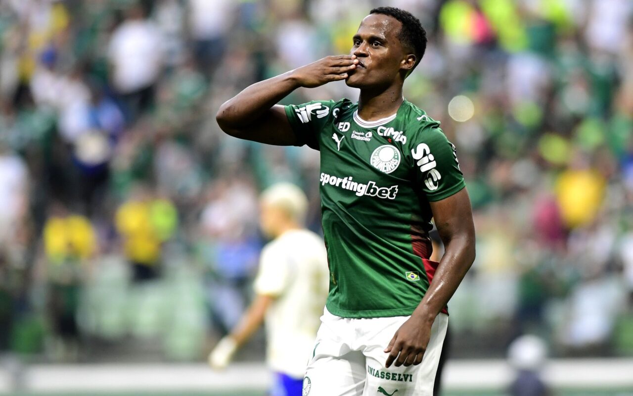 Como Jhon Arias impressiona Abel Ferreira no Palmeiras: "Faz qualquer treinador do mundo melhor"