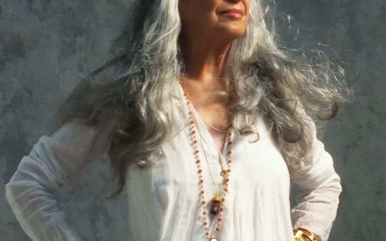 Maria Bethânia grava samba de Xande de Pilares em memória de Dona Canô