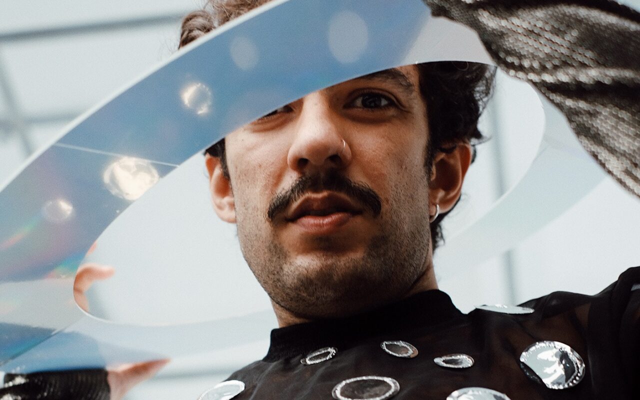 Lucas Bezerra faz feats com Zé Ibarra, Rita Benneditto e Geraldo Azevedo em álbum dedicado às músicas de Totonho