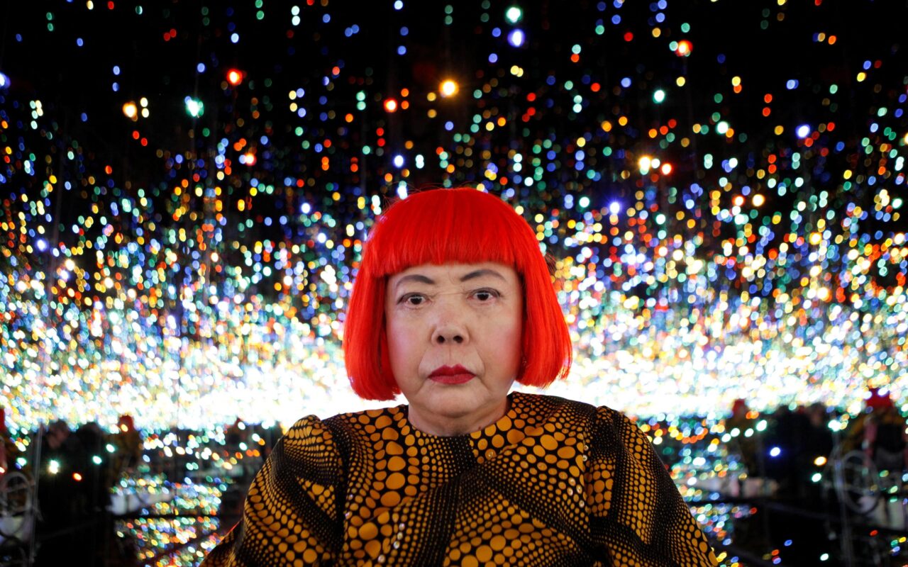 Yayoi Kusama, artista japonesa famosa por bolinhas, morre aos 97 anos