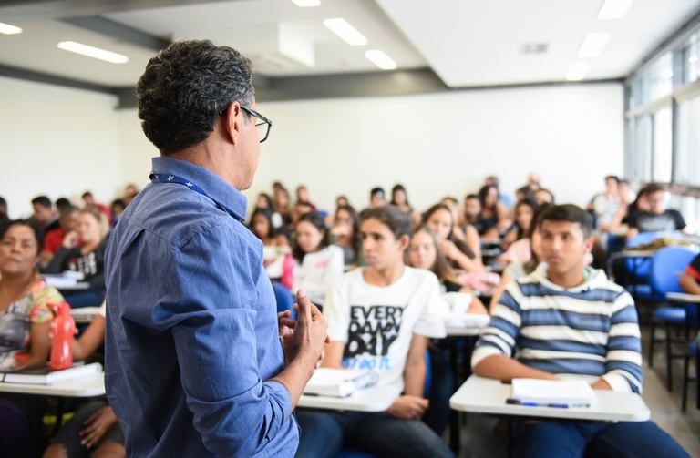 Ensino superior no Brasil: só 22% dos adultos têm diploma, metade da média da OCDE